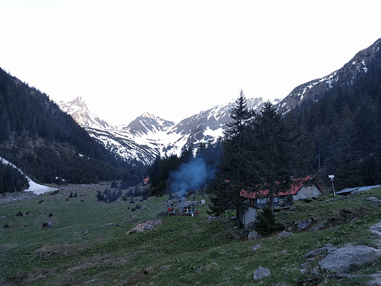 Cabana Valea Sâmbetei (1400 m altitudine)
