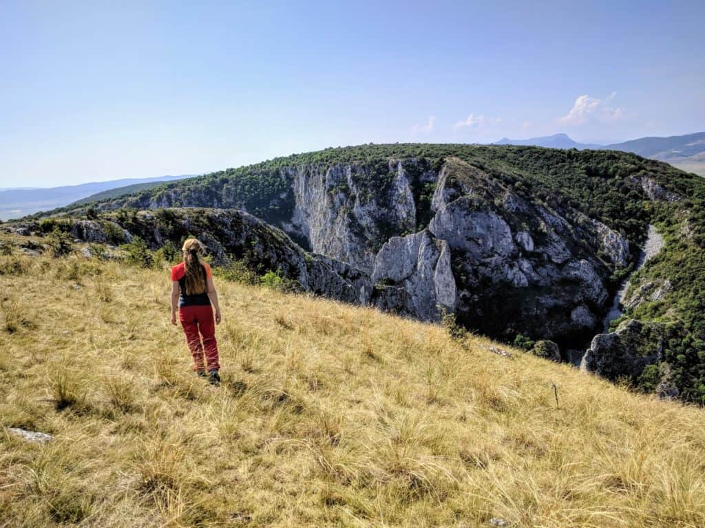 Un punct de belvedere de pe versantul stâng al cheilor