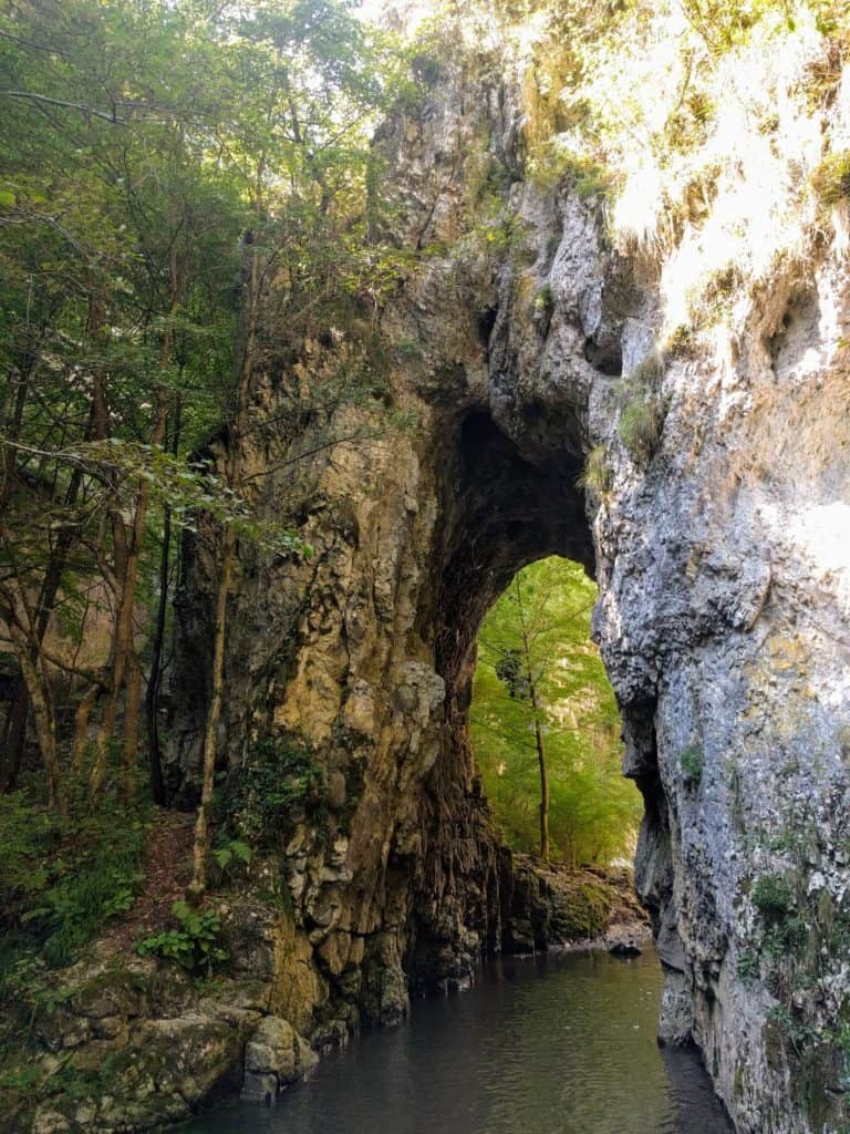 Portal în Cheile Râmețului