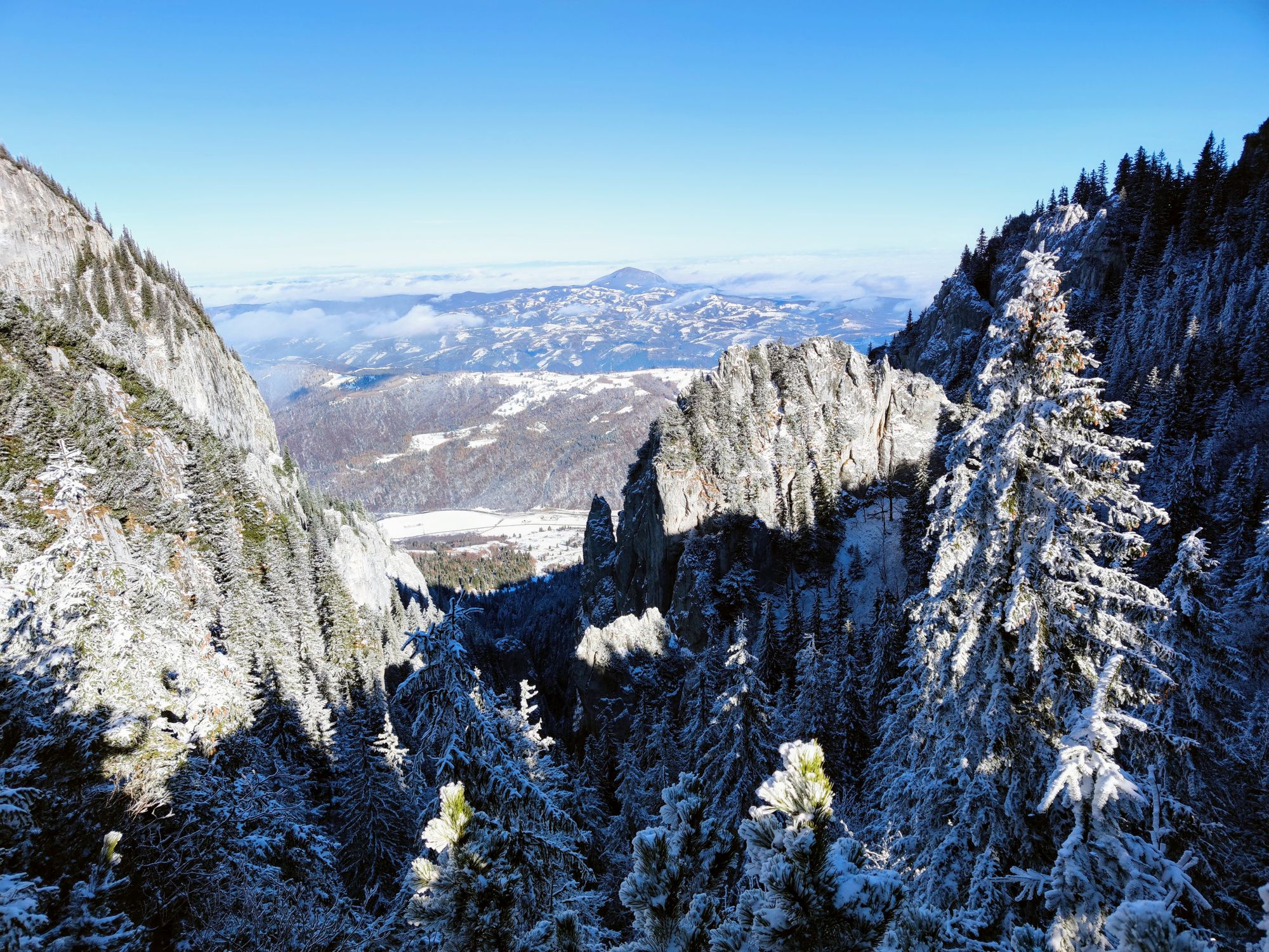 Vedere din Șaua Crăpăturii, Piatra Craiului