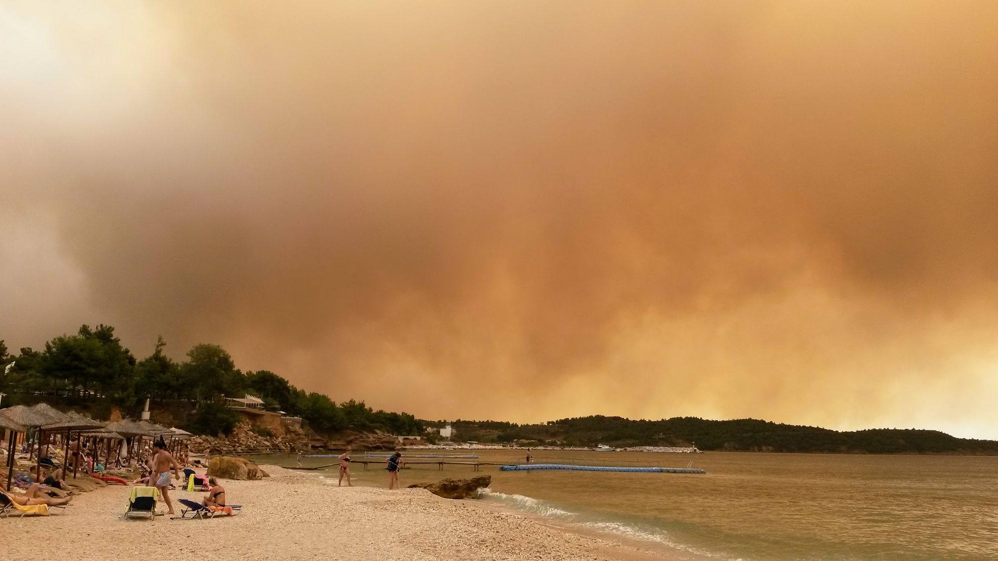 Thasos în flăcări. Focul a început pe 10 septembrie 2016