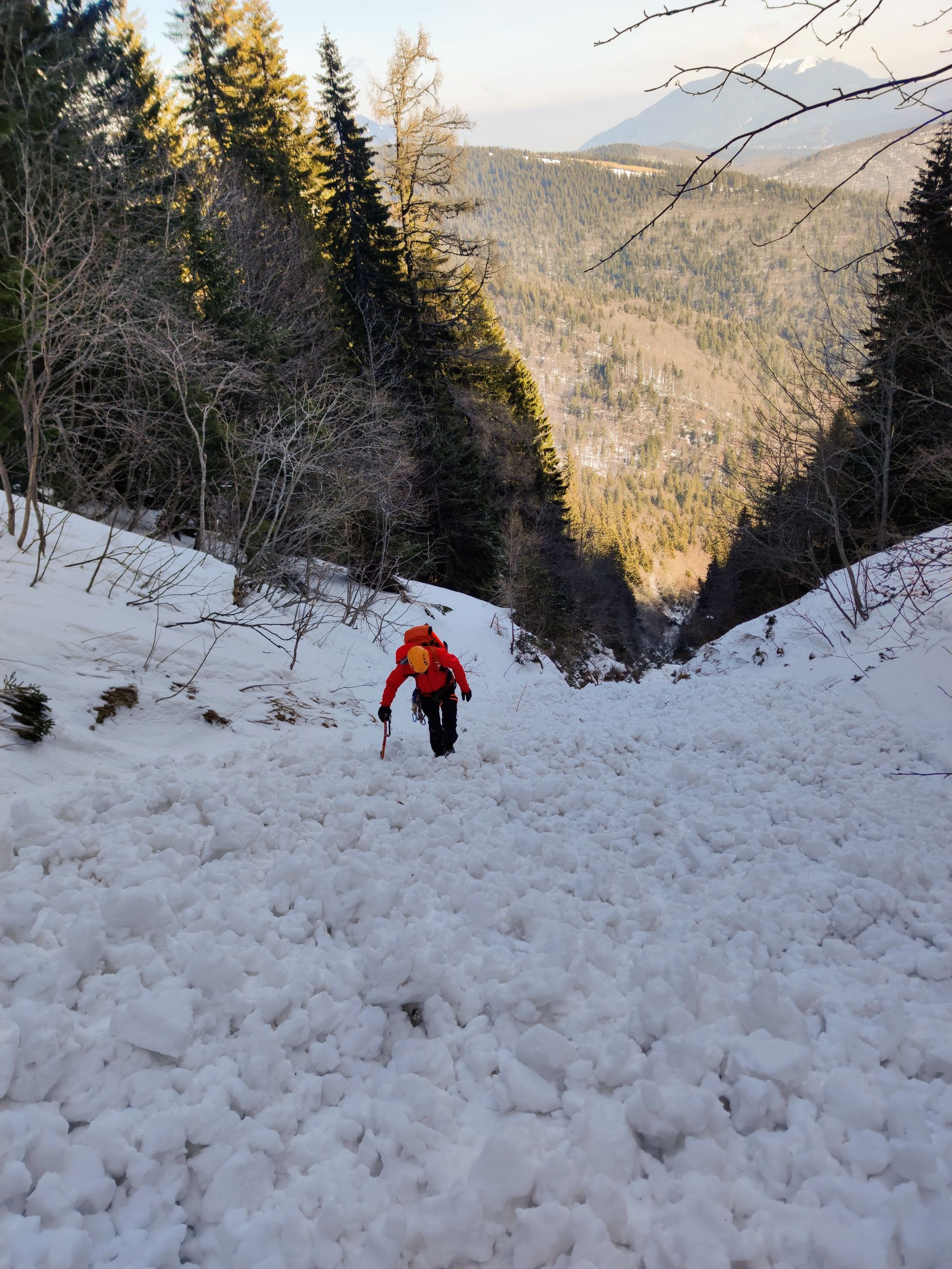 Iarna pe Valea Bujorilor spre Creasta Morarului