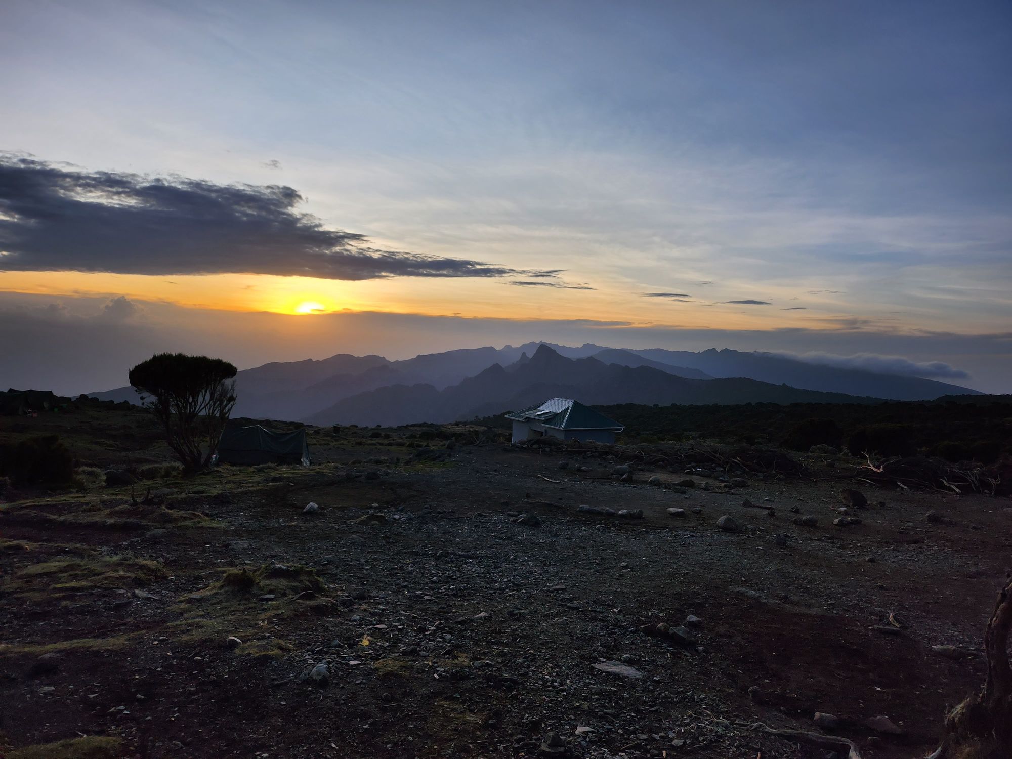 Plimbare pe Kilimanjaro. Vârful Uhuru (5895 m) - cel mai înalt din Tanzania