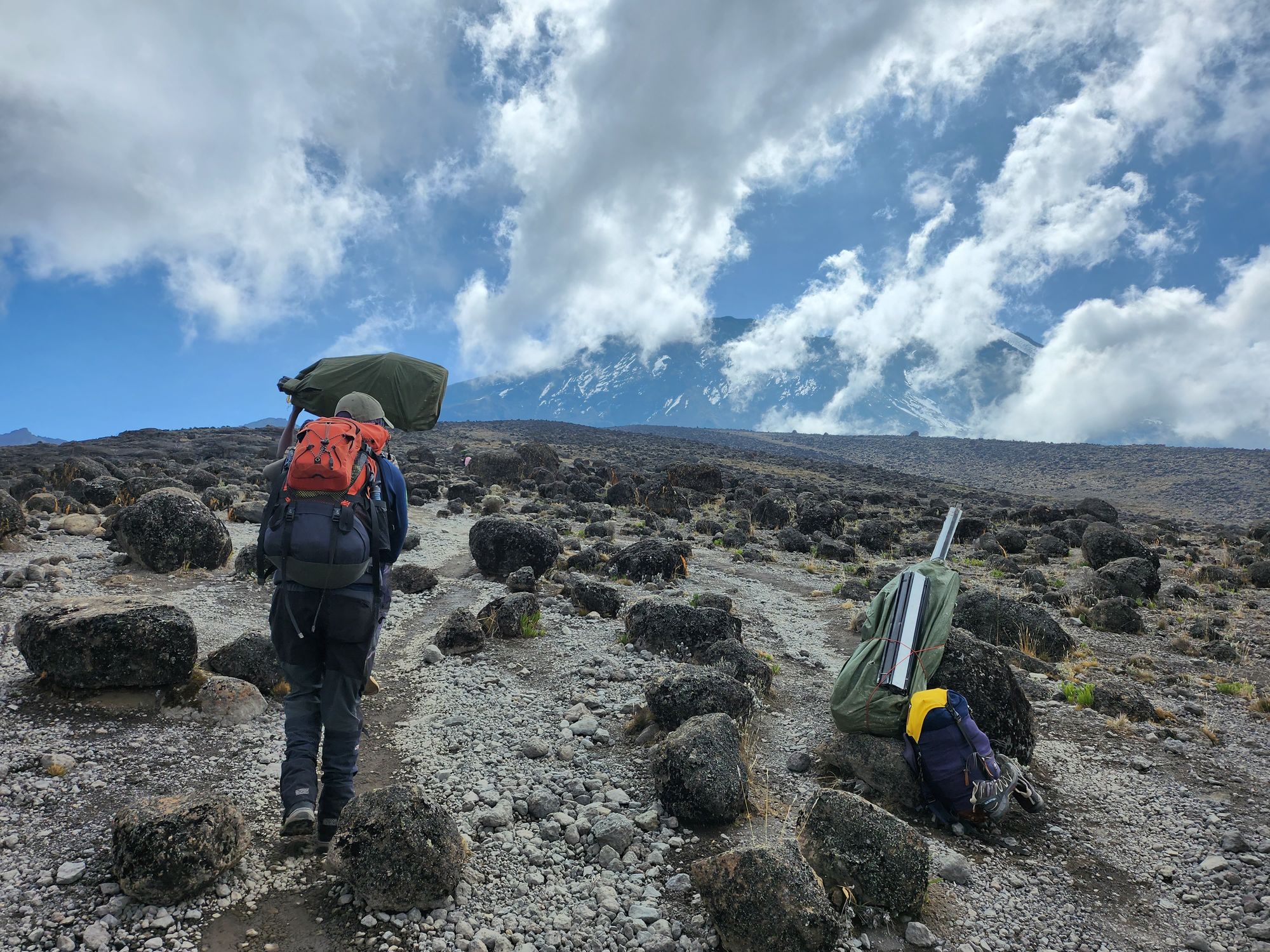 Plimbare pe Kilimanjaro. Vârful Uhuru (5895 m) - cel mai înalt din Tanzania