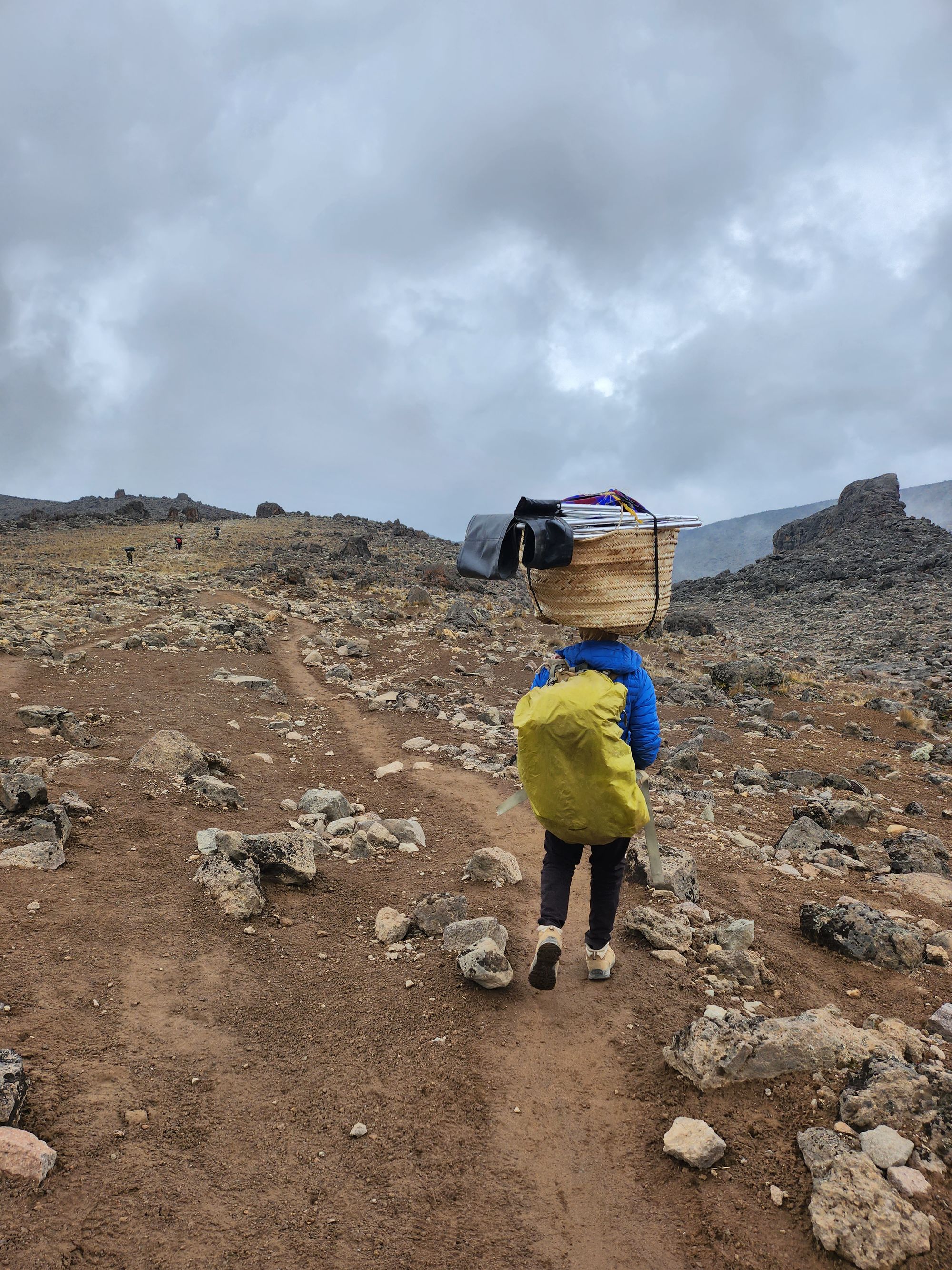 Plimbare pe Kilimanjaro. Vârful Uhuru (5895 m) - cel mai înalt din Tanzania