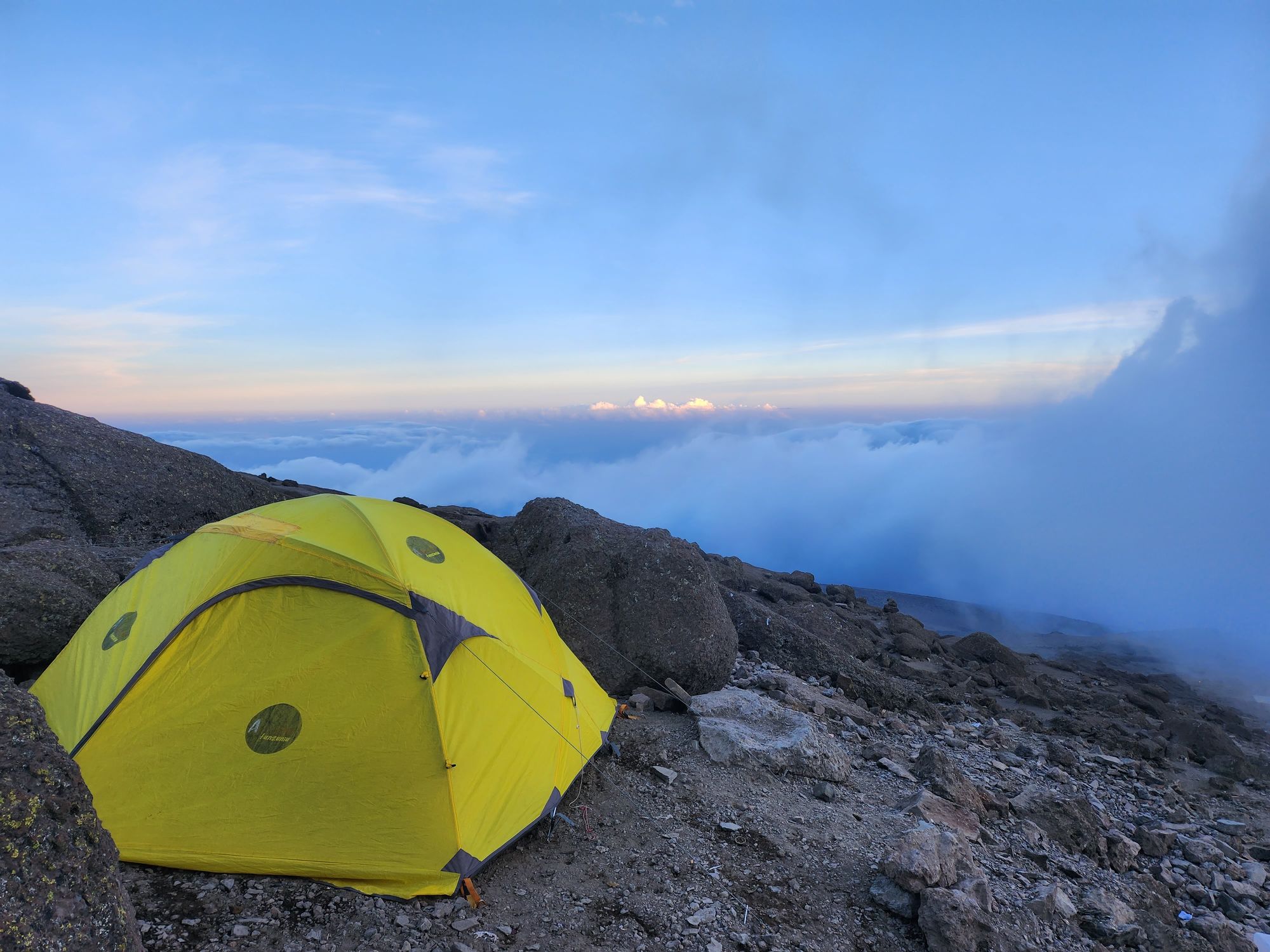 Plimbare pe Kilimanjaro. Vârful Uhuru (5895 m) - cel mai înalt din Tanzania