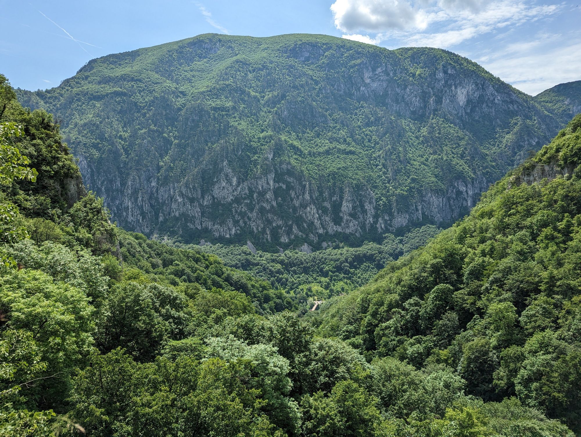 Cascada Vânturătoarea, Munții Cernei