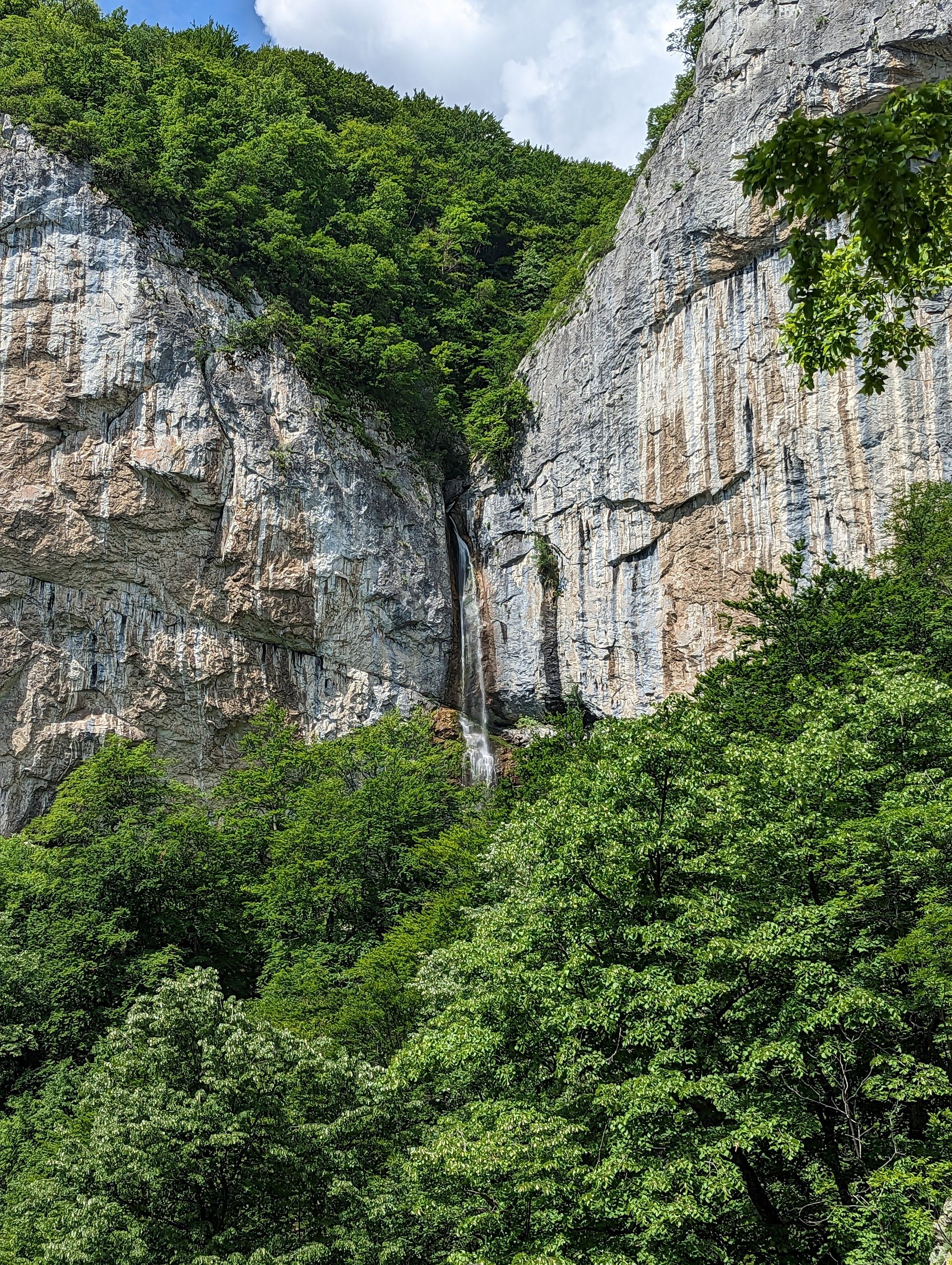 Cascada Vânturătoarea, Munții Cernei