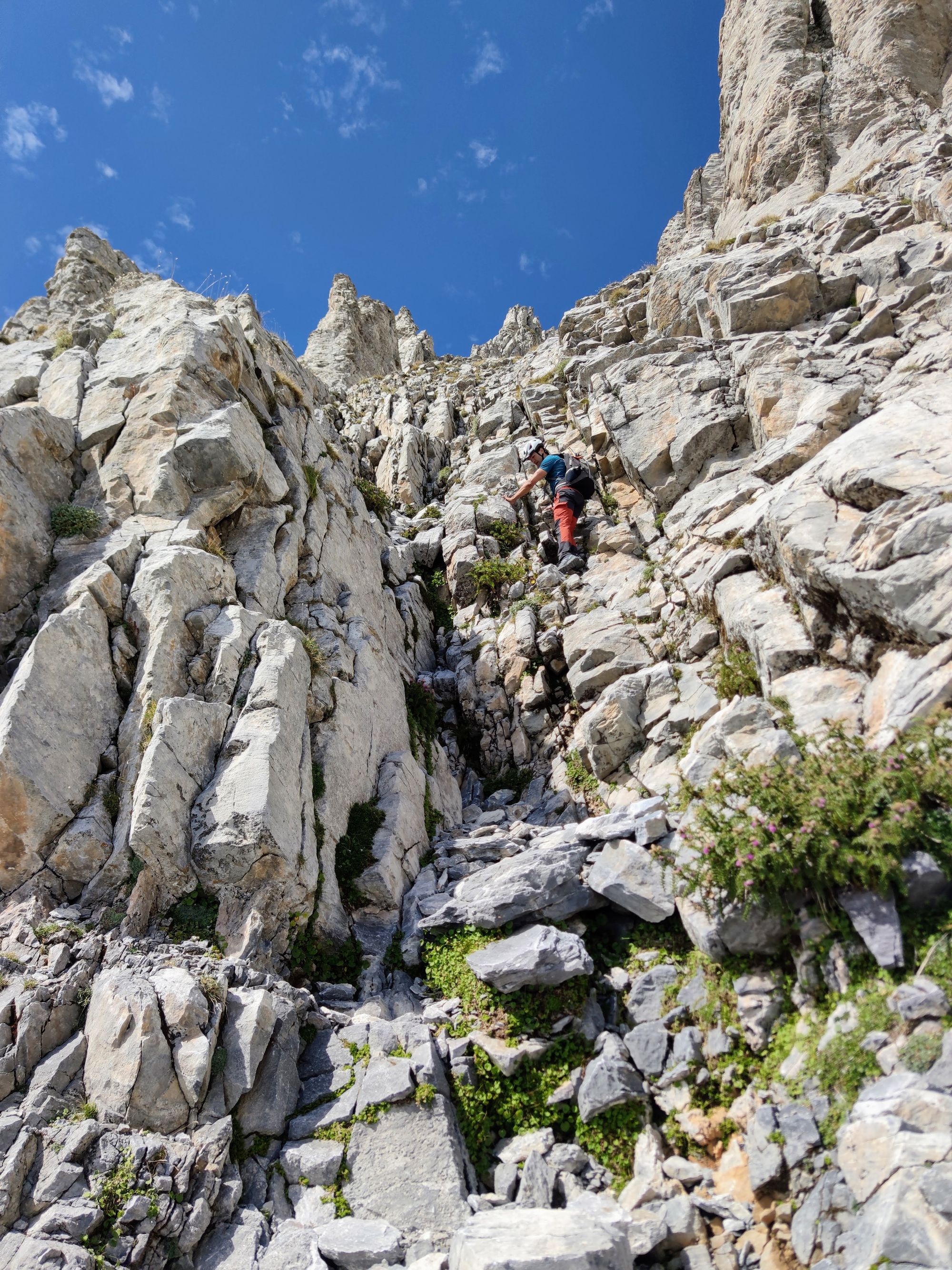 Traseu de o zi pe Muntele Olimp: Prionia - Refugiul A - Zonaria - Culoarul Louki - Mytikas - Skala - Skolio și înapoi