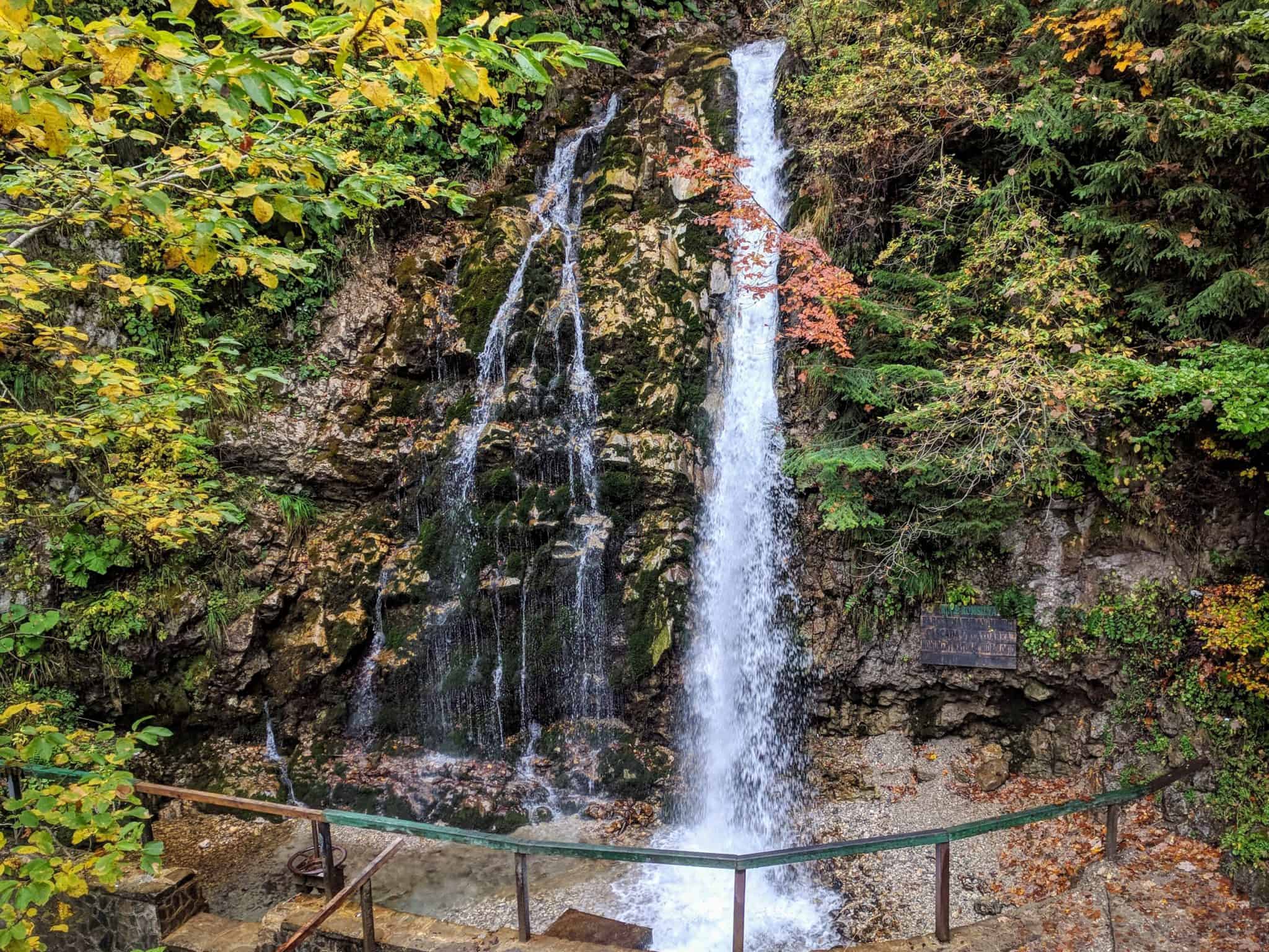 Cascada Urlătoarea - traseu ușor în Bucegi