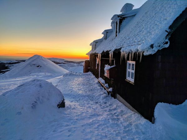 Bucegi: Apus pe Vârful Omu și o noapte la Cabana Mălăiești