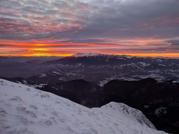 Piatra Craiului iarna: Răsăritul la Vârful Ascuțit