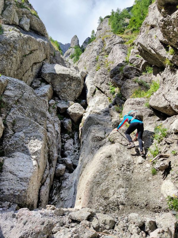 Valea Gălbinele - Brâna Mare a Coștilei - Valea Albă